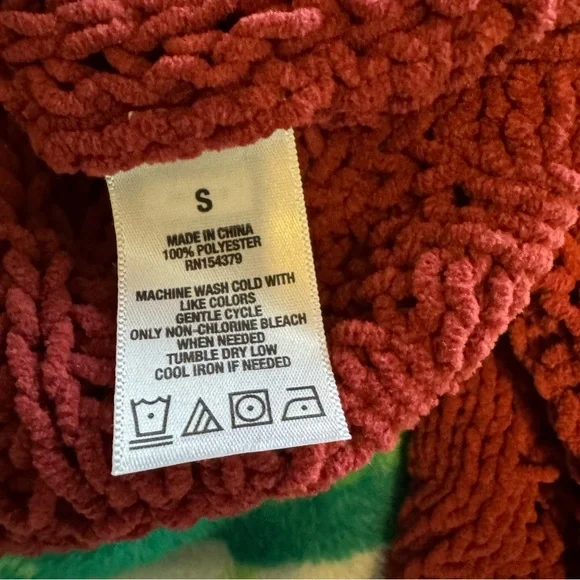 Aeropostale size small sweater - Picture 8 of 8